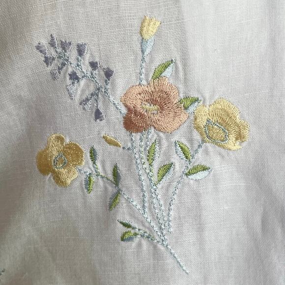 ERIKA White Linen Cotton Button Front Top MED Floral Embroidery Cottage Coastal - Picture 8 of 11